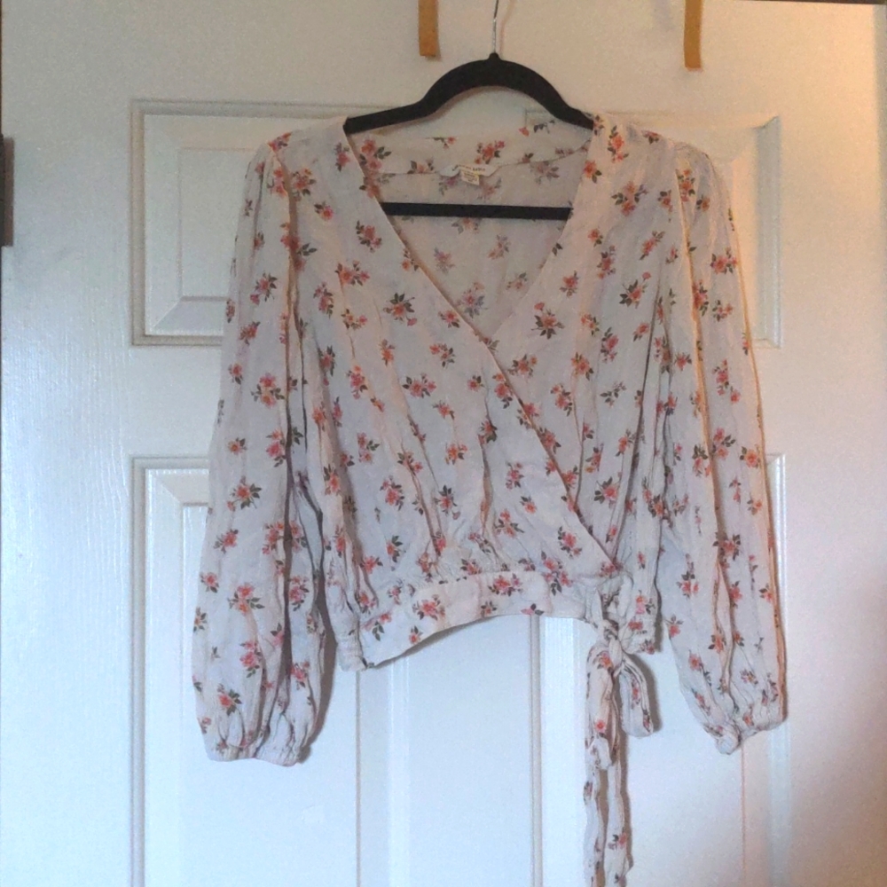 American eagle size small shirt